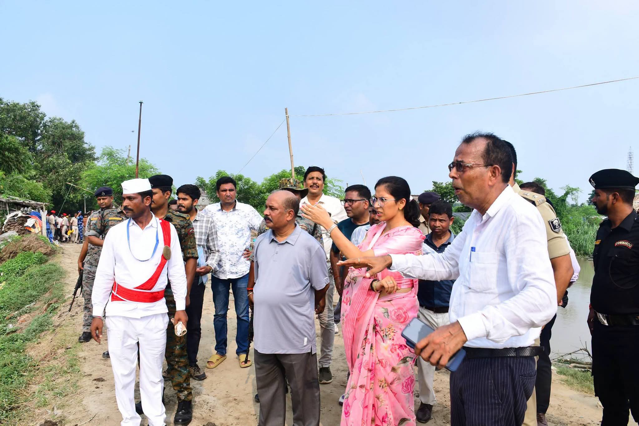 कदिकरिया-राधोपुर बांध क्षेत्र का डीएम-एसपी ने किया निरीक्षण, सुरक्षा को सर्वोच्च प्राथमिकता