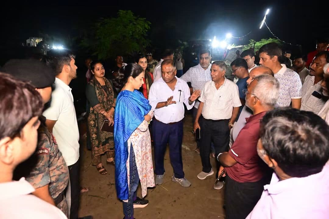 नवगछिया अनुमंडल क्षेत्र में जिलाधिकारी ने लिया राघोपुर बांध का जायजा, तटबंध सुरक्षा व्यवस्था की समीक्षा